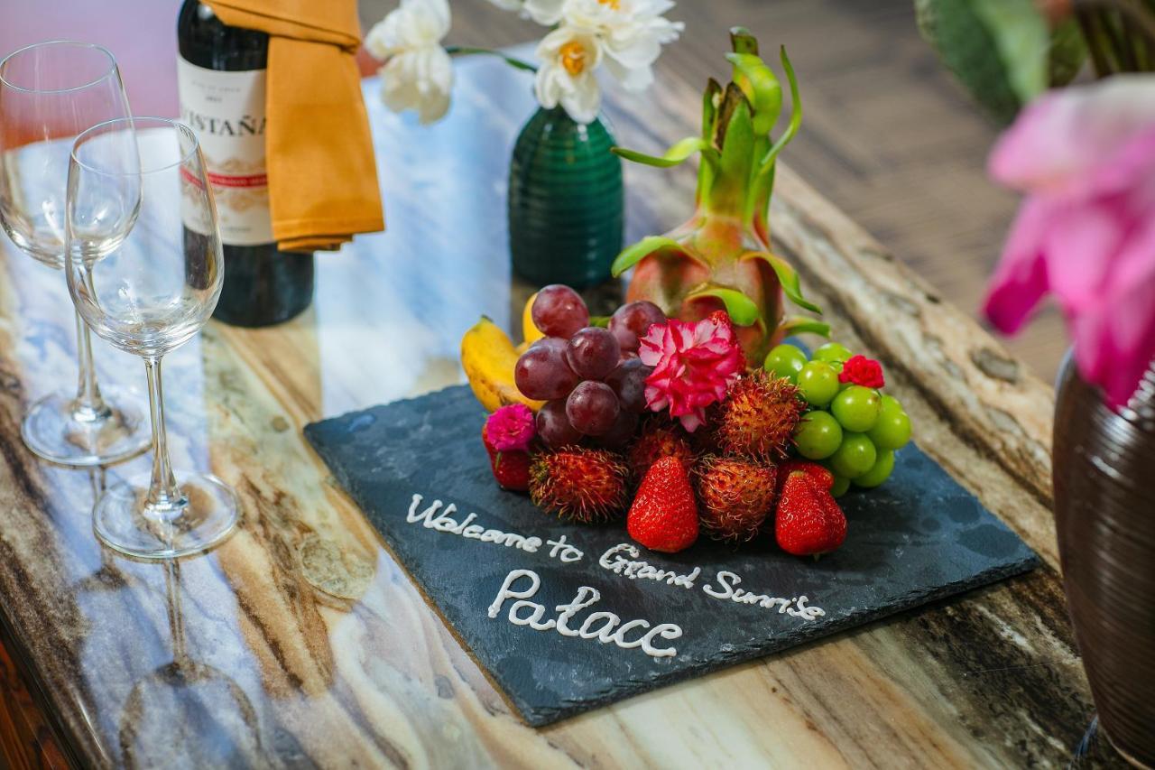 Grand Sunrise Palace Hoi An- A Luxury Indochine Hotel & Spa Exterior foto Fruit platter at the Grand Santer Palace
