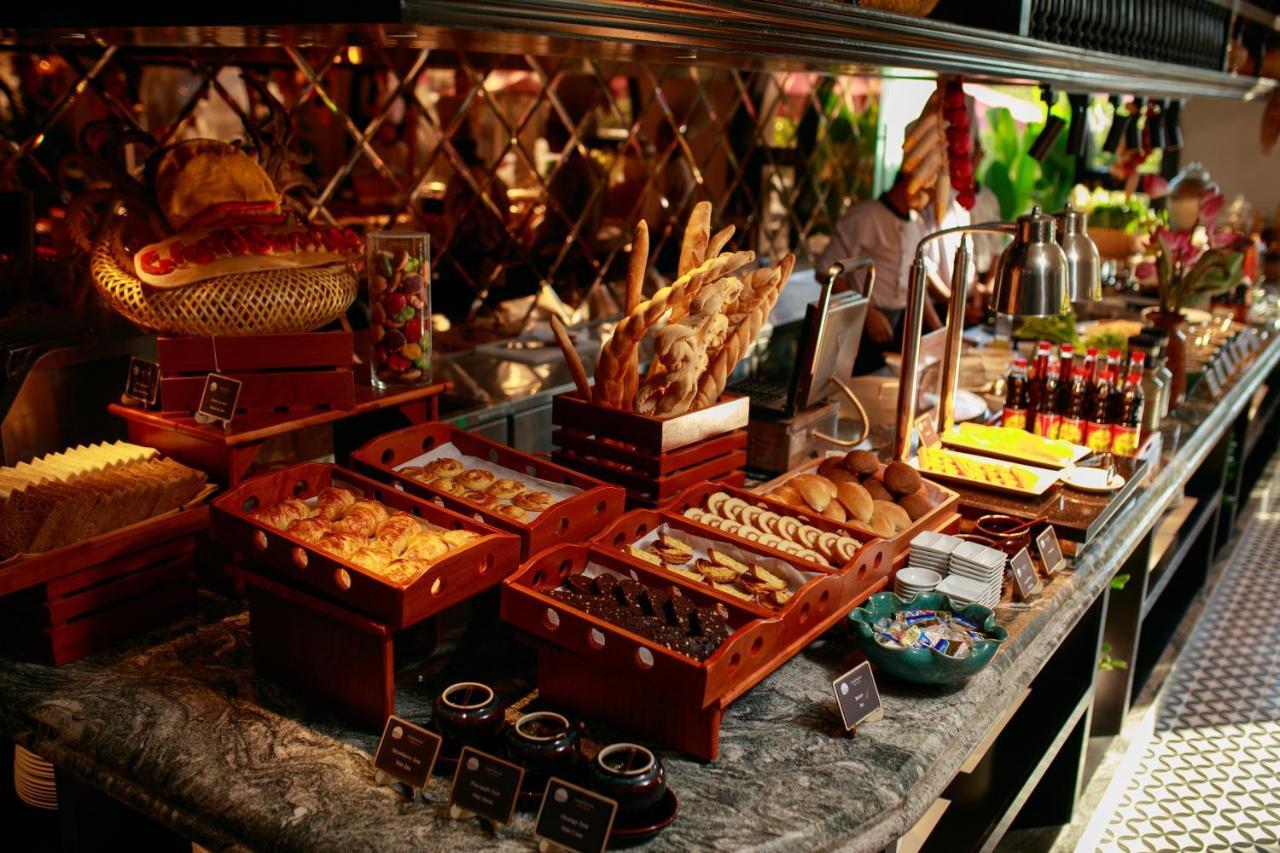 Grand Sunrise Palace Hoi An- A Luxury Indochine Hotel & Spa Exterior foto A buffet at a hotel