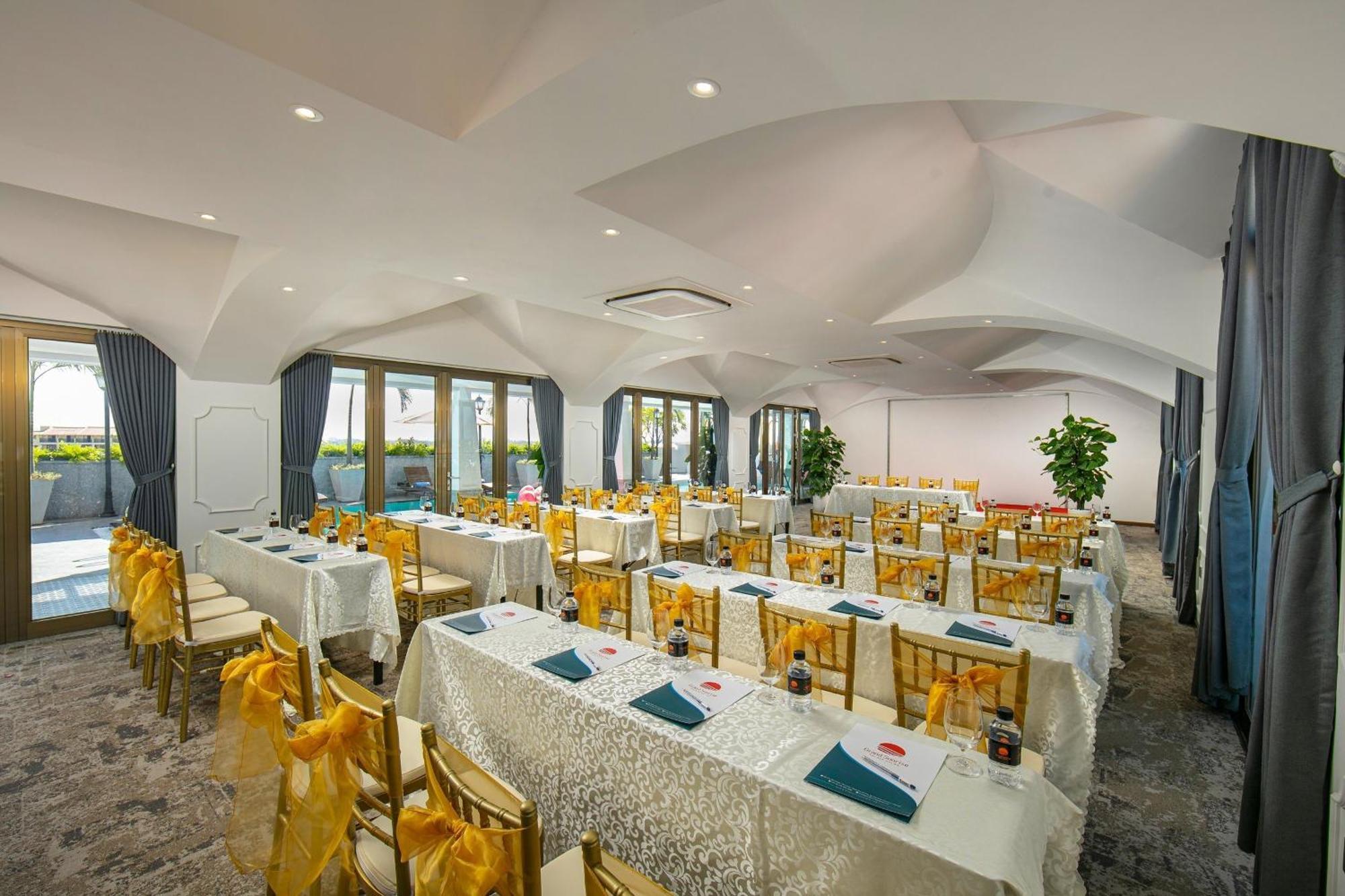 Grand Sunrise Palace Hoi An- A Luxury Indochine Hotel & Spa Exterior foto The meeting room