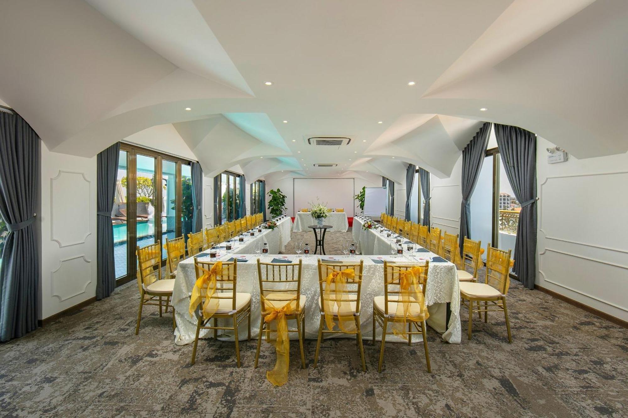 Grand Sunrise Palace Hoi An- A Luxury Indochine Hotel & Spa Exterior foto The meeting room