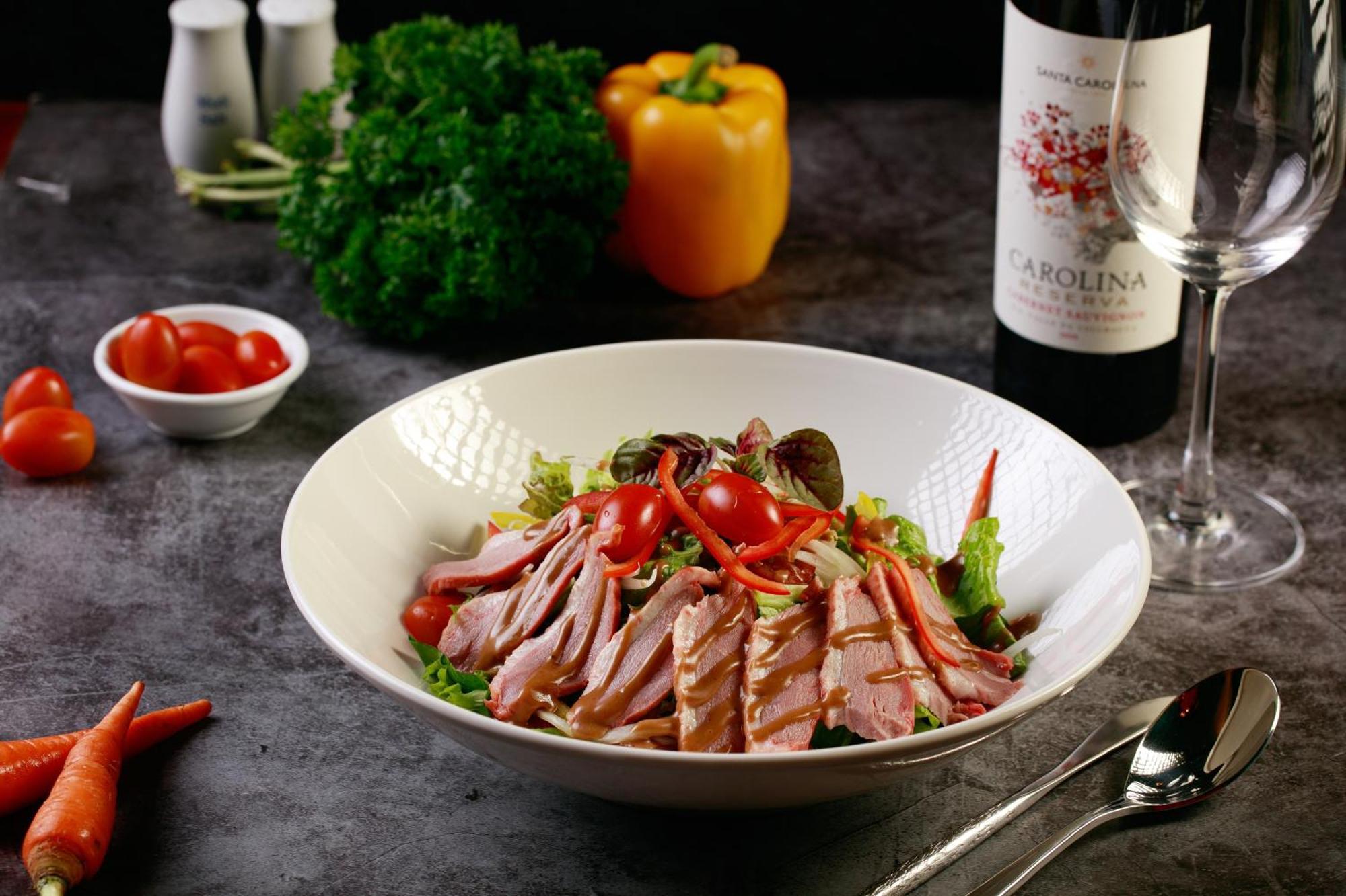 Grand Sunrise Palace Hoi An- A Luxury Indochine Hotel & Spa Exterior foto Smoked duck salad
