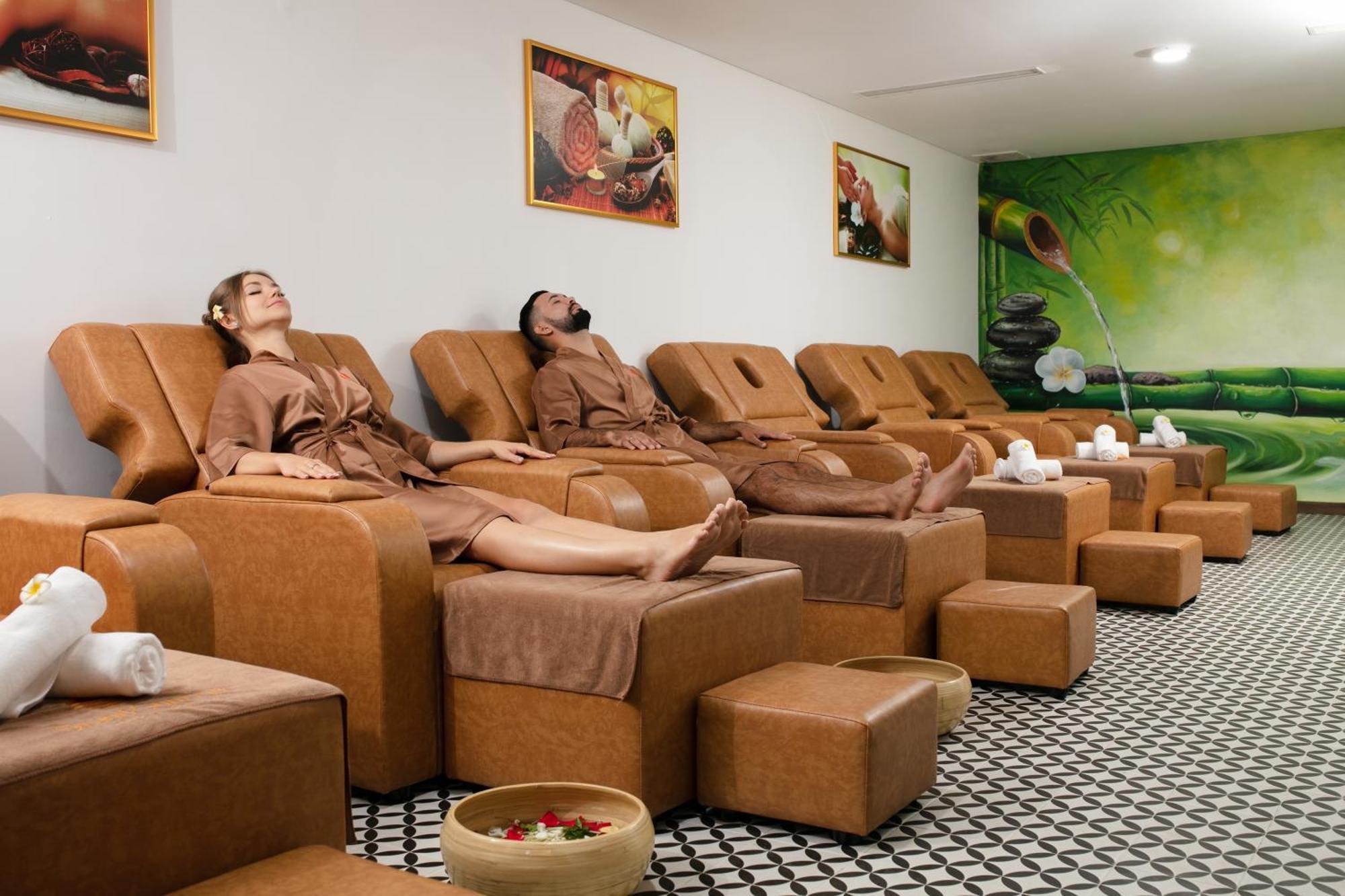 Grand Sunrise Palace Hoi An- A Luxury Indochine Hotel & Spa Exterior foto A foot massage parlor in Vietnam