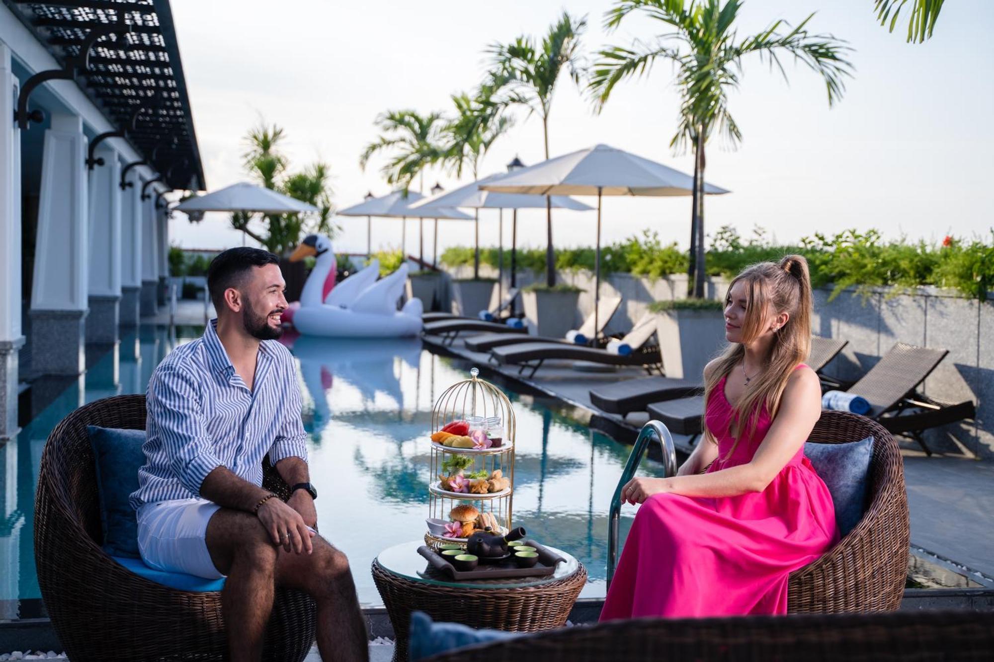 Grand Sunrise Palace Hoi An- A Luxury Indochine Hotel & Spa Exterior foto Rooftop pool at the hotel
